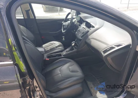 2015 Ford Focus Se z USA, uszkodzony, nr VIN 1FADP3F2XFL284094